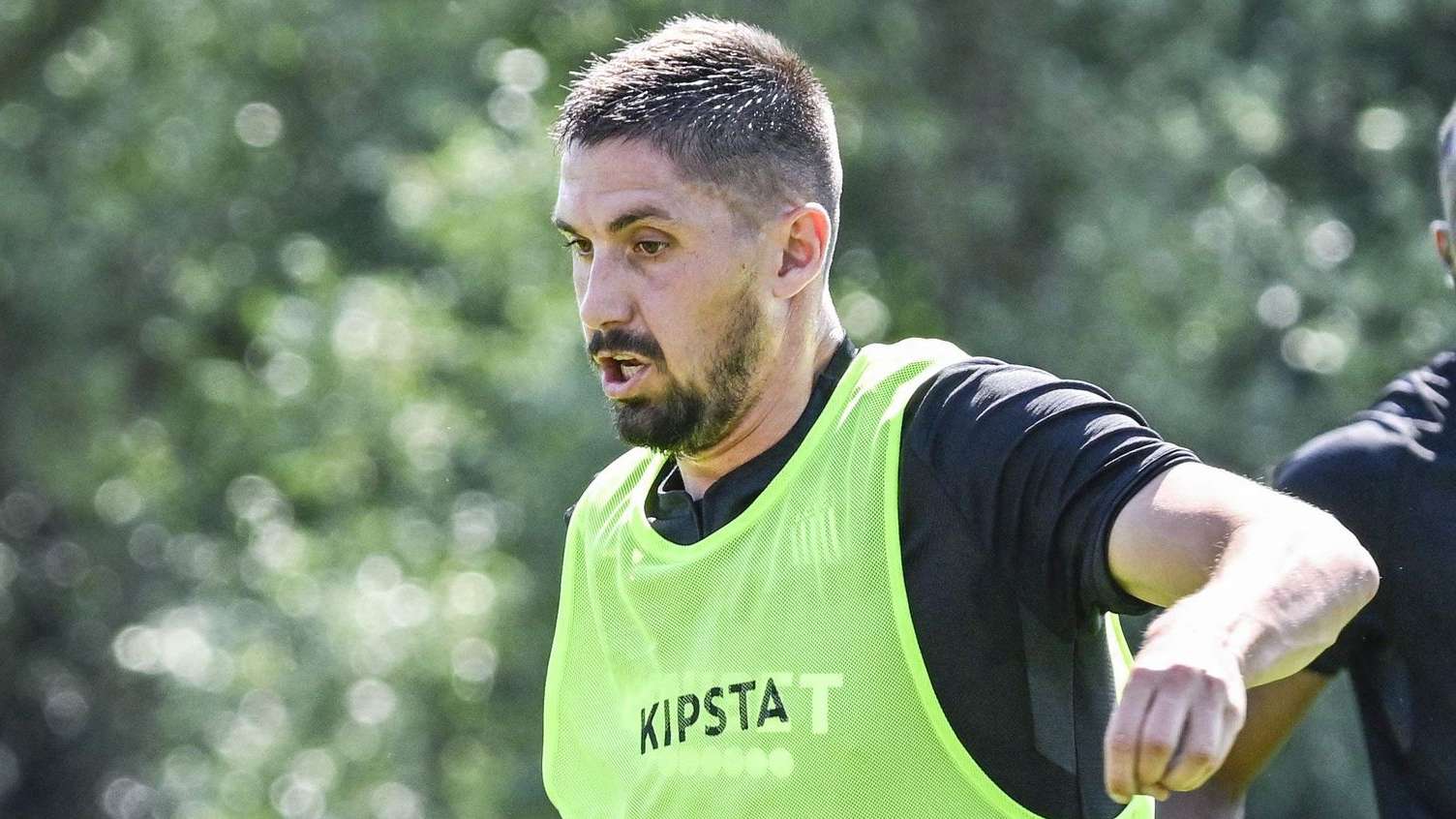 吉马良斯主场迎战对手誓言捍卫尊严全力争胜